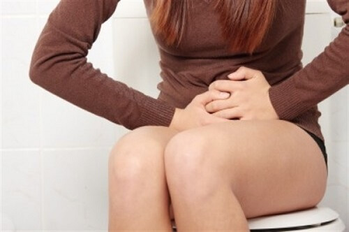 Tiểu buốt ra máu sau khi quan hệ ở nữ